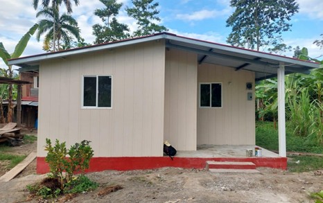 Vivienda terminada del programa Plan Progreso del MIVIOT en Changuinola, provincia de Bocas del Toro
