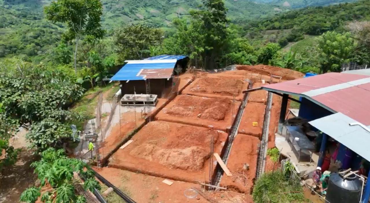Fundaciones de las aulas del C.E. Cerro Mosquito para el MEDUCA, comarca Ngäbe-Buglé
